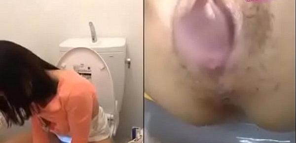  Japanese Caught Masturbating In The Public Toilet 1 Hot